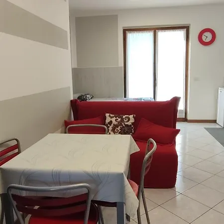 I Girasoli 1 Monolocale A Solo 3 Min Da Tirano Daire *